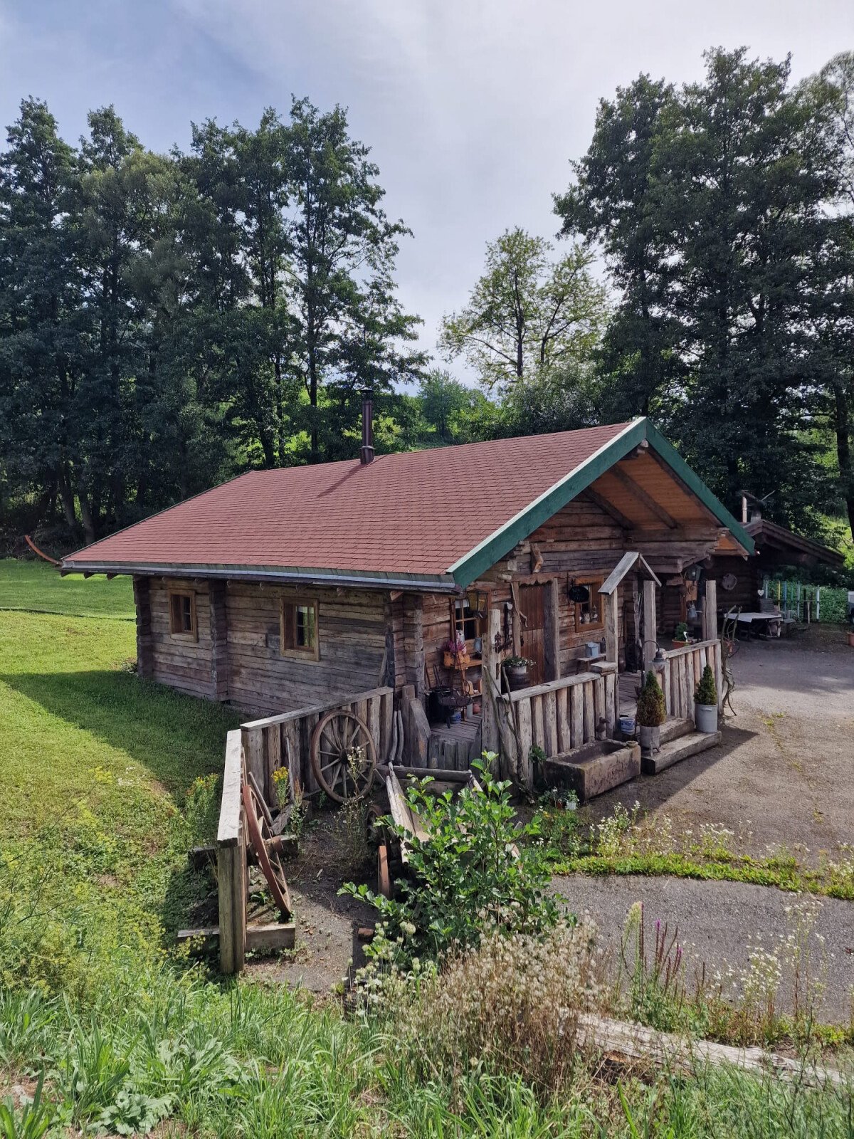 Außenansicht des Altholzhauses