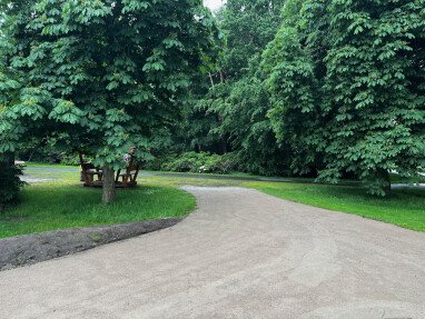 Blick vom Stellplatz Richtung Einfahrt