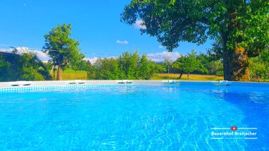Ein Sprung ins kalte Nass tut gut - gerne darfst Du unseren Pool kostenlos mitbenutzen. Die Aussicht ist einzigartig, versprochen. Unser Pool steht dir i.d.R. von Mai / Juni bis September zur Verfügung.