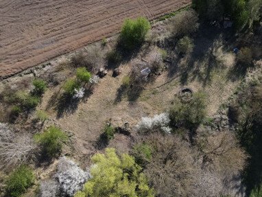 Oberer Platz  gibts auch eine große Feuerstelle. und viele nieschen 