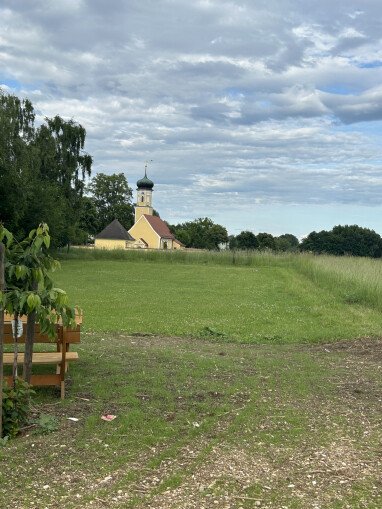 Stellplatz, Blick zur Dorfkirche 