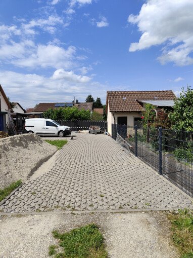 Abstellplatz 3,5m breit und 20,0m lang