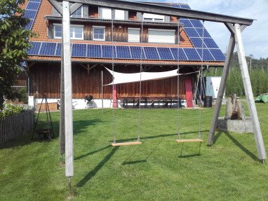 beliebter Sitzplatz unterm Vordach