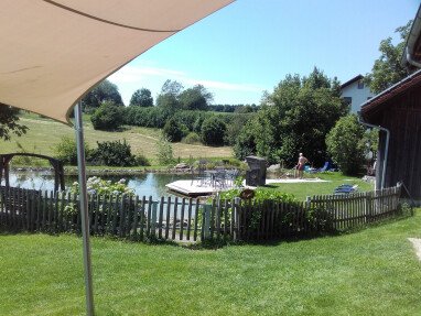 Blick auf den Schwimmteich