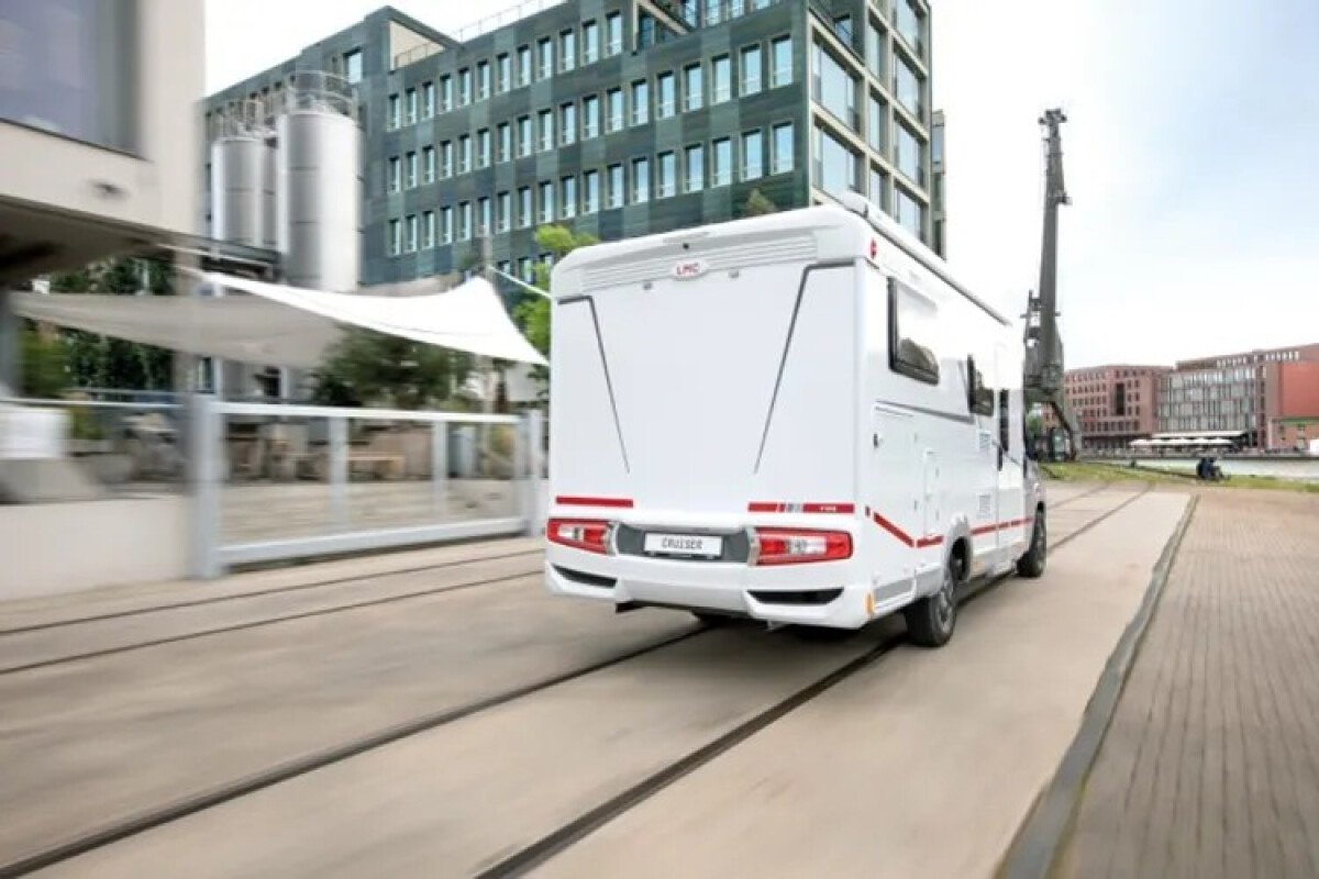 mittel-cruiser-fahrt-hinten