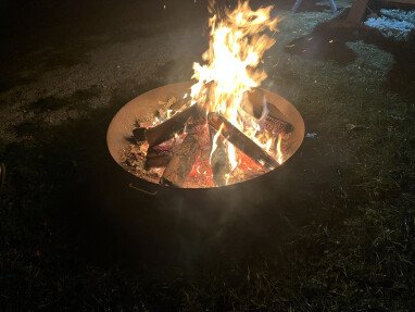 Feuerholz wird zur Verfügung gestellt,...