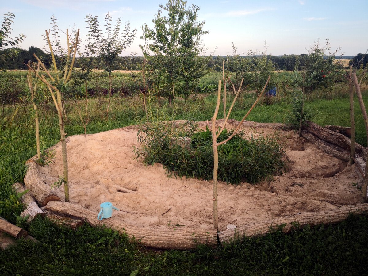 Feld_Spielplatz_4.JPG