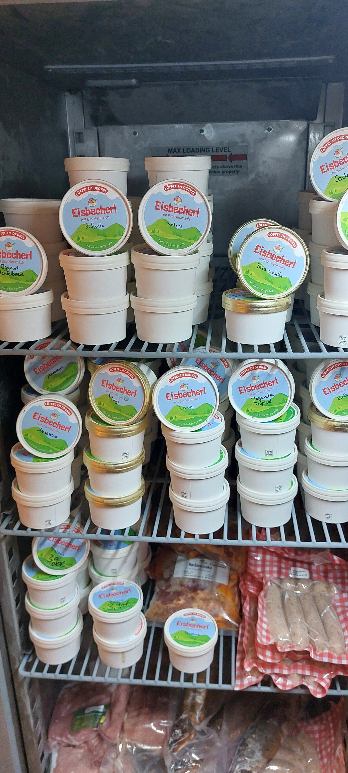 Eis aus Bio-Heumilch im Hofladen 