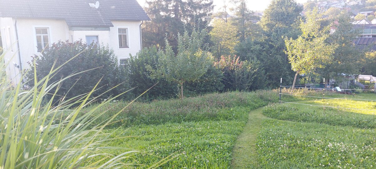 Platz hinter dem Haus 