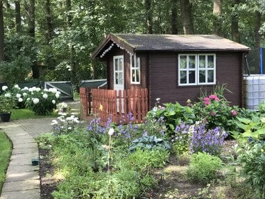 Unser Hofgarten in voller Blüte.....