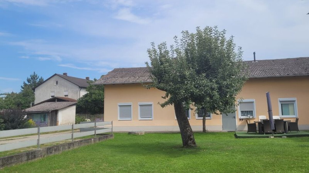 Sitzplatz im Garten.jpg