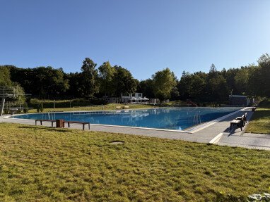 Das Freibad ist im Sommer nur 1km entfernt.