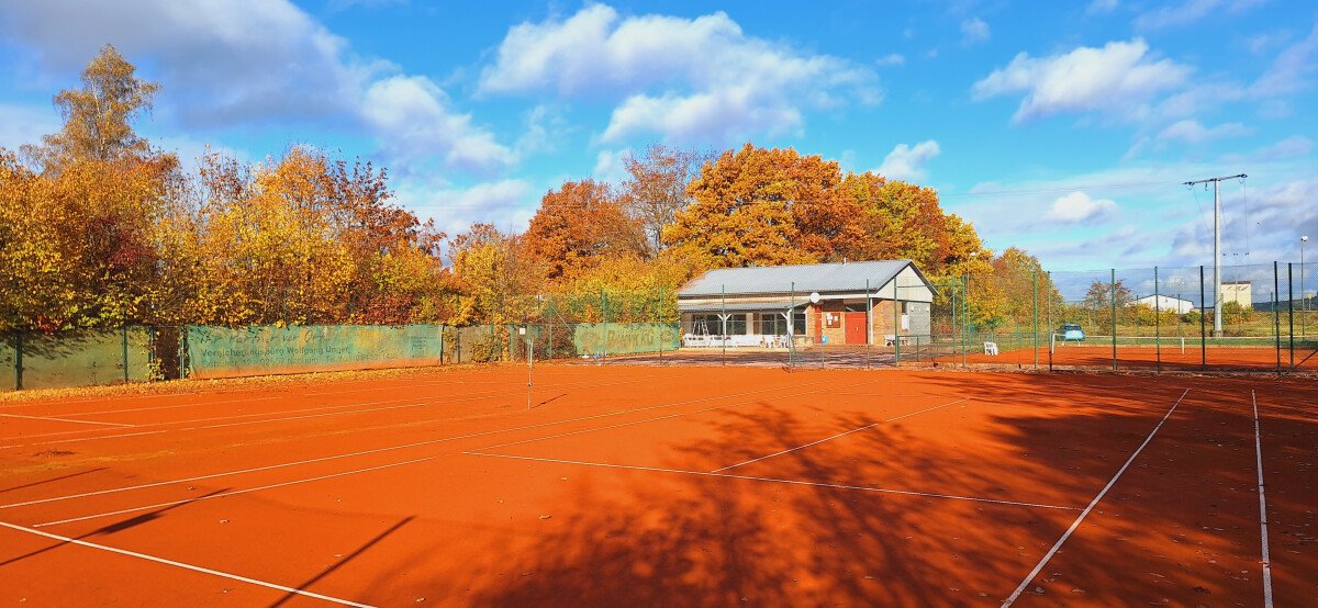 Tennis Perschen nebenan (gegen Gebühr)