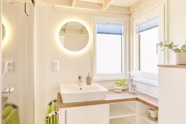 Camping-Paradies-Gruener-Jaeger-Badezimmer-in-der-Tiny-House-Karl-Mietunterkunft-e723e326-7177-48c6-a98c-5594982cfd0e