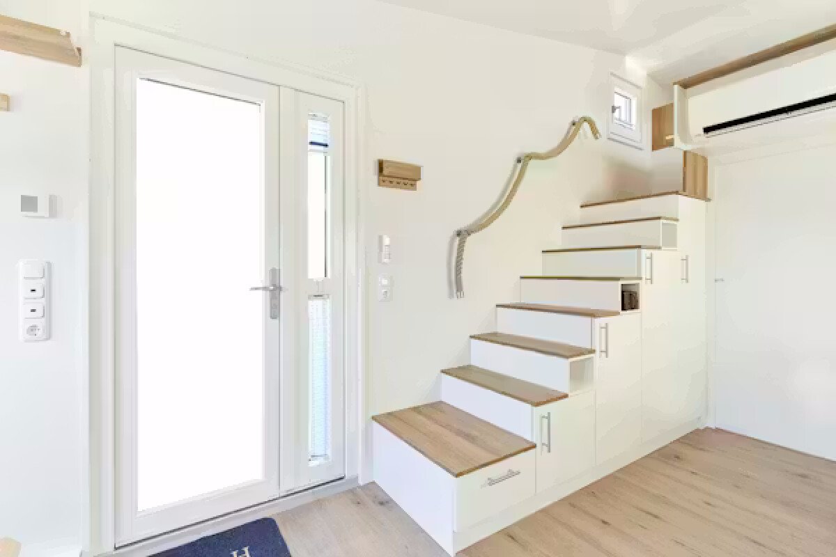 Camping-Paradies-Gruener-Jaeger-Innenbereich-der-Tiny-House-Karl-Mietunterkunft-0a7eee55-558b-47f9-bc72-d34166678f53