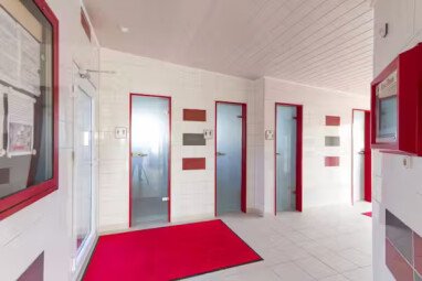 Camping-Paradies-Gruener-Jaeger---Innenansicht-des-Sanitaergebaeudes---Duschkabinen-0e005997-1422-4c2b-8f51-551b418533e9