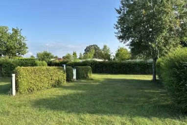 Camping-Paradies-Gruener-Jaeger-parzellierte--teilweise-durch-Hecken-getrennte-Standplaetze-71542c57-1c68-4cdd-97be-ce250d309638