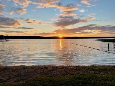 Sonnenuntergang am Badestrand