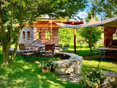 Bei Regen gibt es unterschiedliche Sitzgelegenheiten