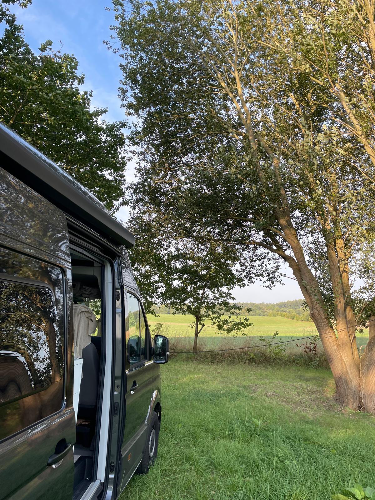 Stellplatz mit freiem Blick ins Grüne