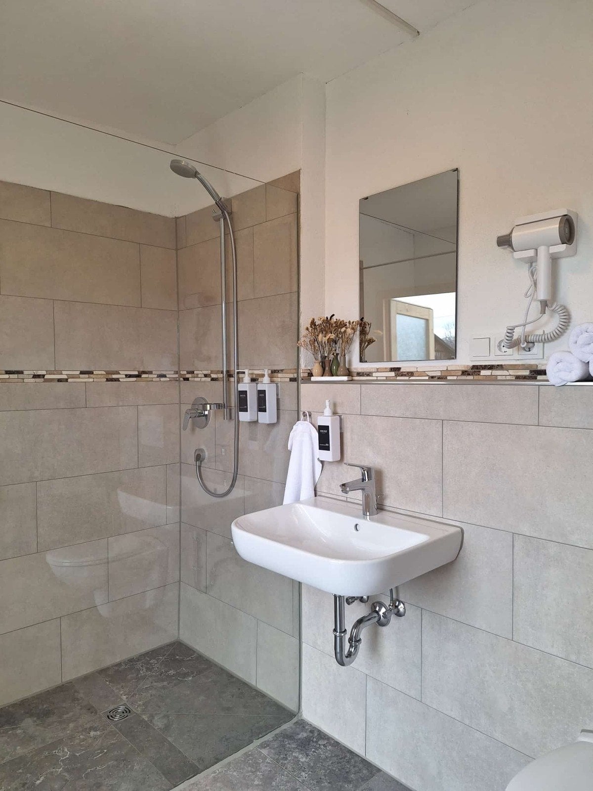 WhatsApp Image 2026-04-01 at 17.15.52.jpeg