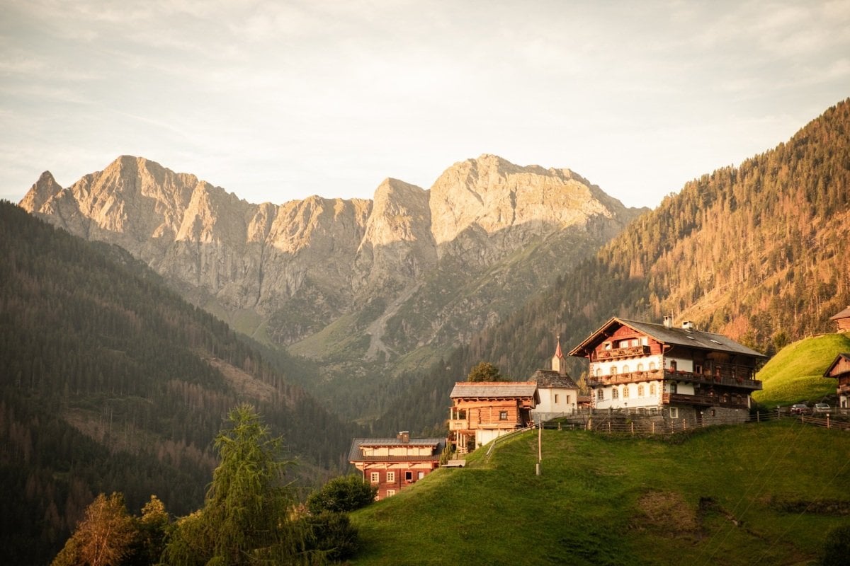 Blick zur Steinwand.jpg