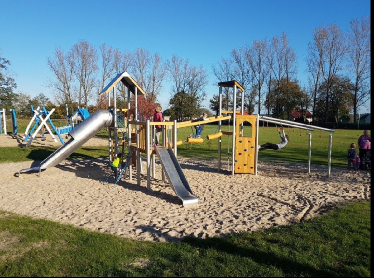 Unser schöner Dorfspielplatz .png