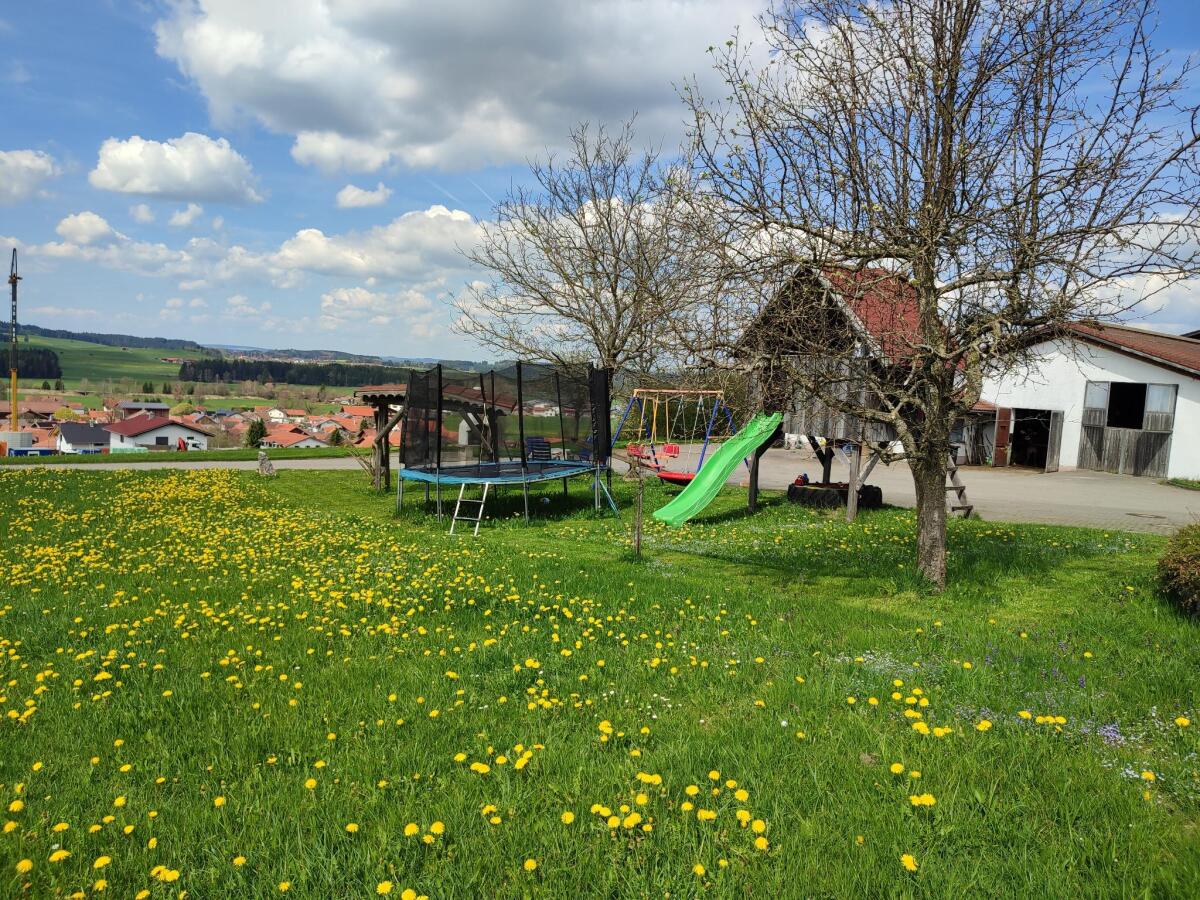 Spielplatz mit Trampolin