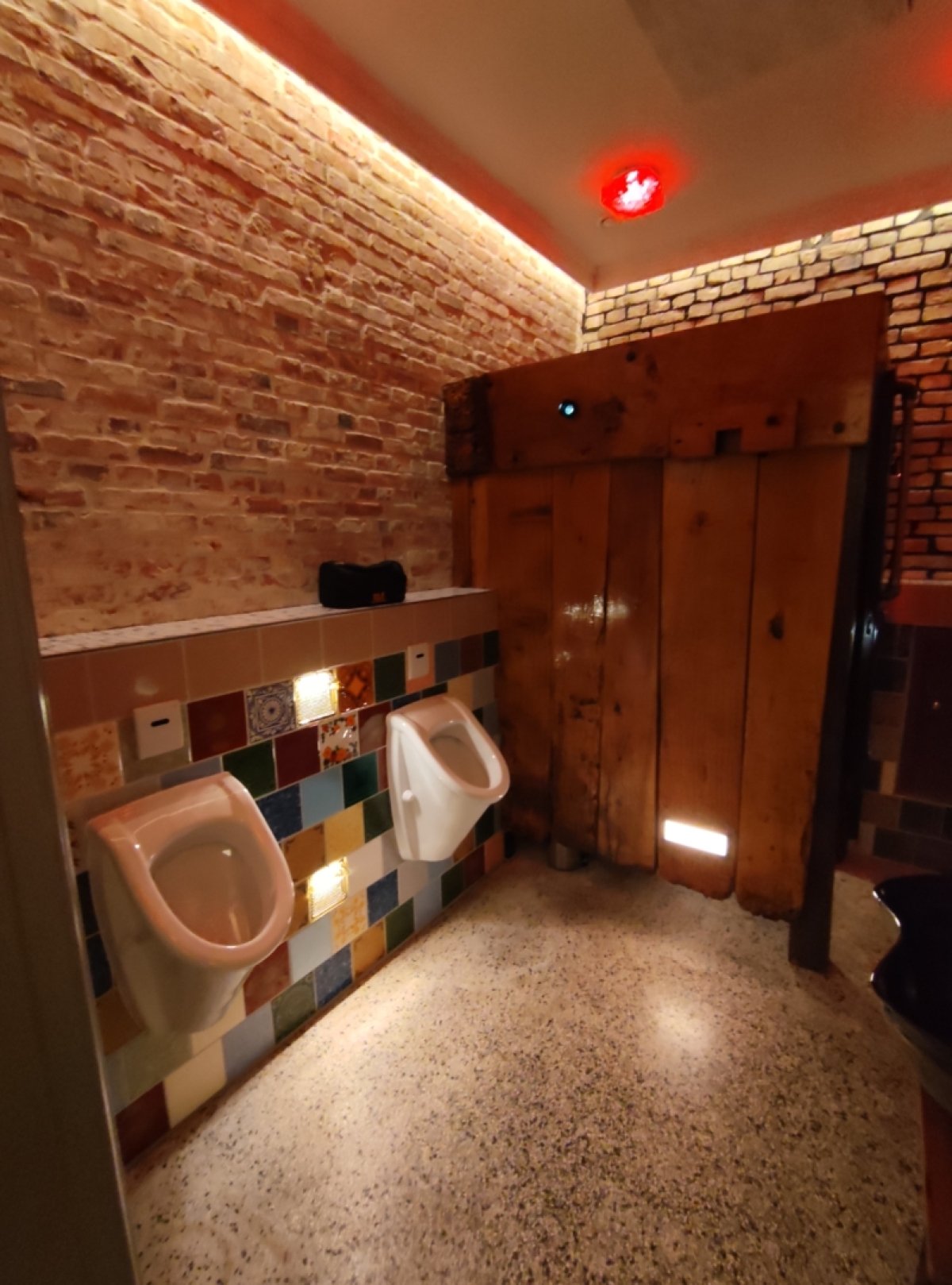 d28275d625cdd81b090d2b5972ace982.jpg