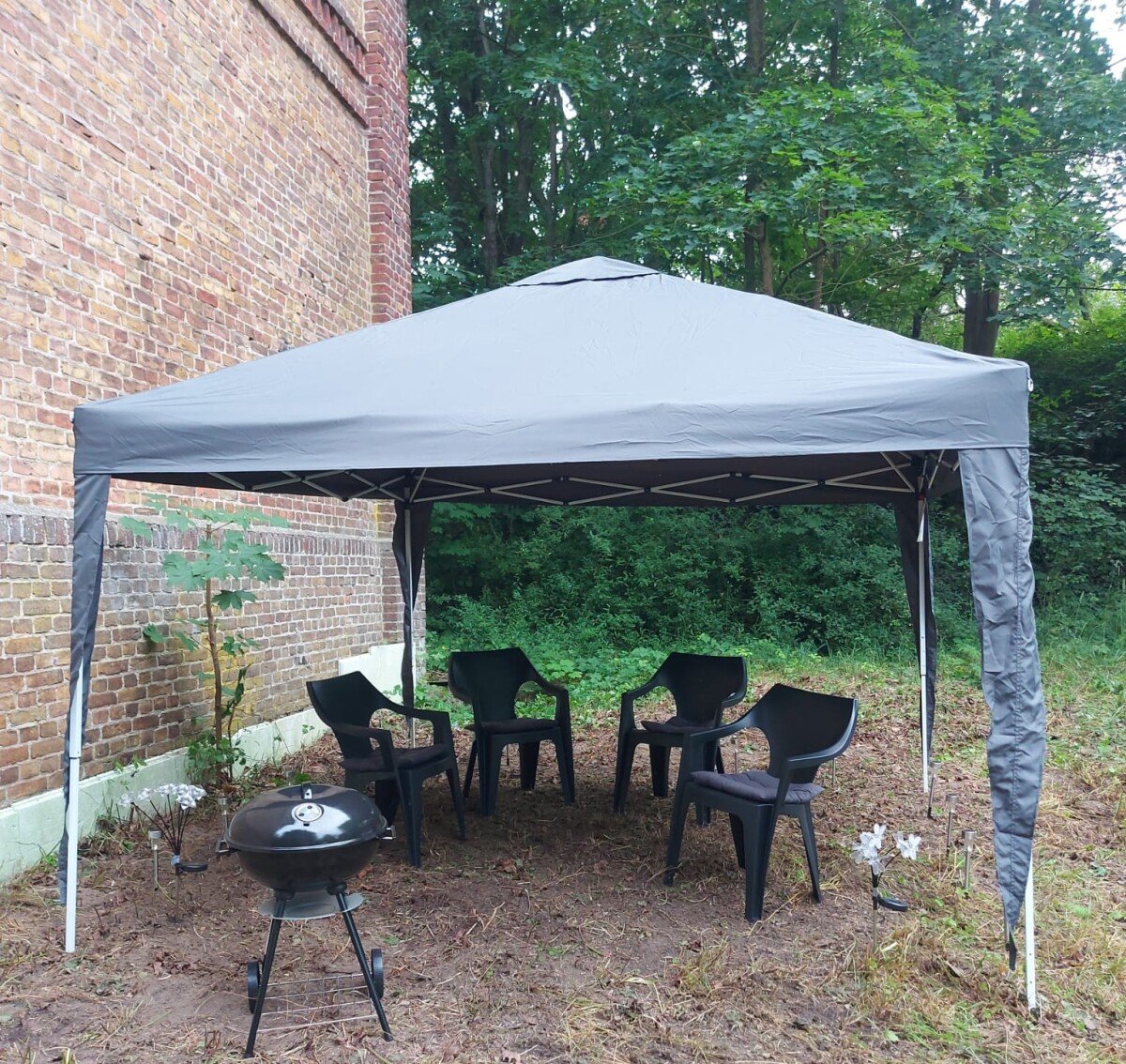 Pavillon Stühle 4 Grill Solar 5.jpeg