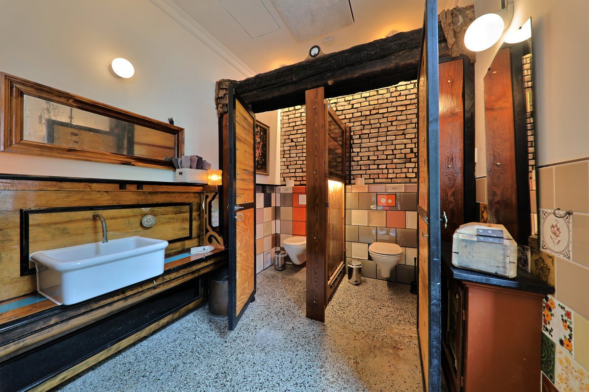 restrooms_04_lowres1200.jpg