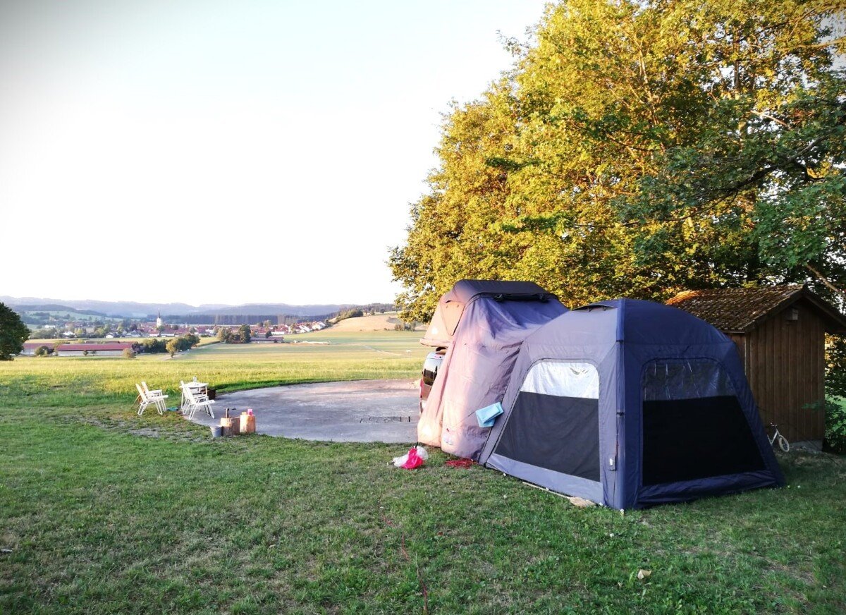 Stellplatz Hohe Bäume.jpg