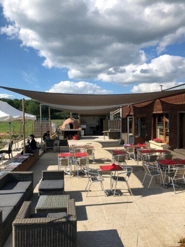 Terrasse accessible avec cuisine d'été