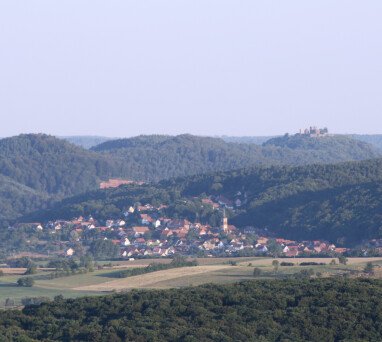 Château de Lichtenberg au fond