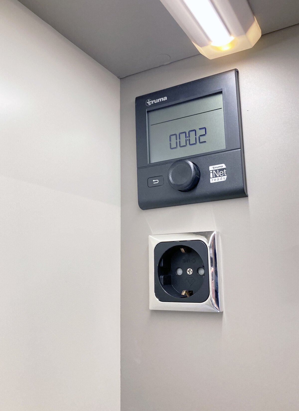 1679918629_Truma_Panel