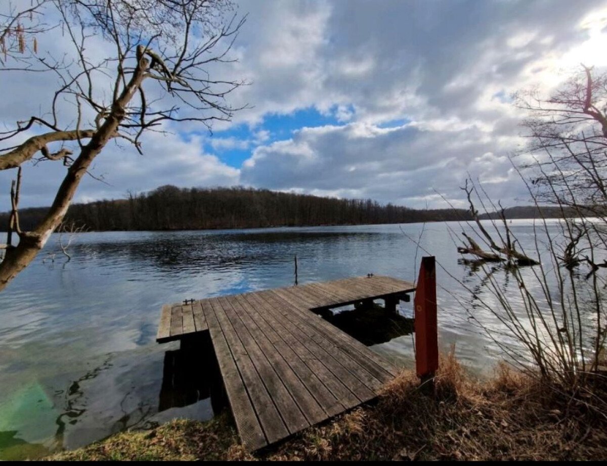 1680157796_Steg_am_Wasser
