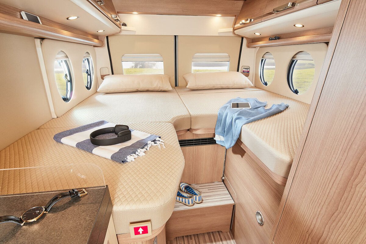 1681375752_023_csm_2021_MalibuVan_firstclass-tworooms_640LERB_Bett_58a739a259
