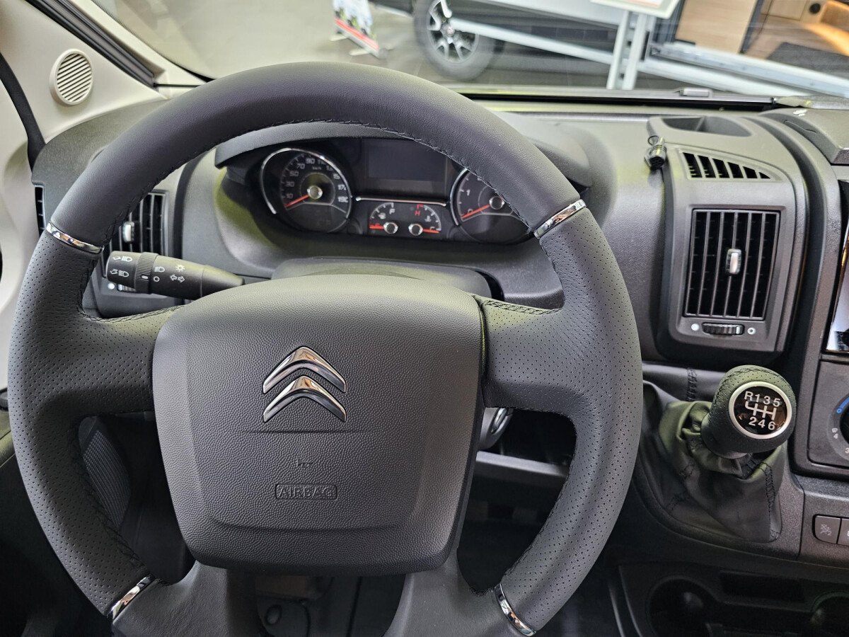 1681483819_5_Cockpit_1
