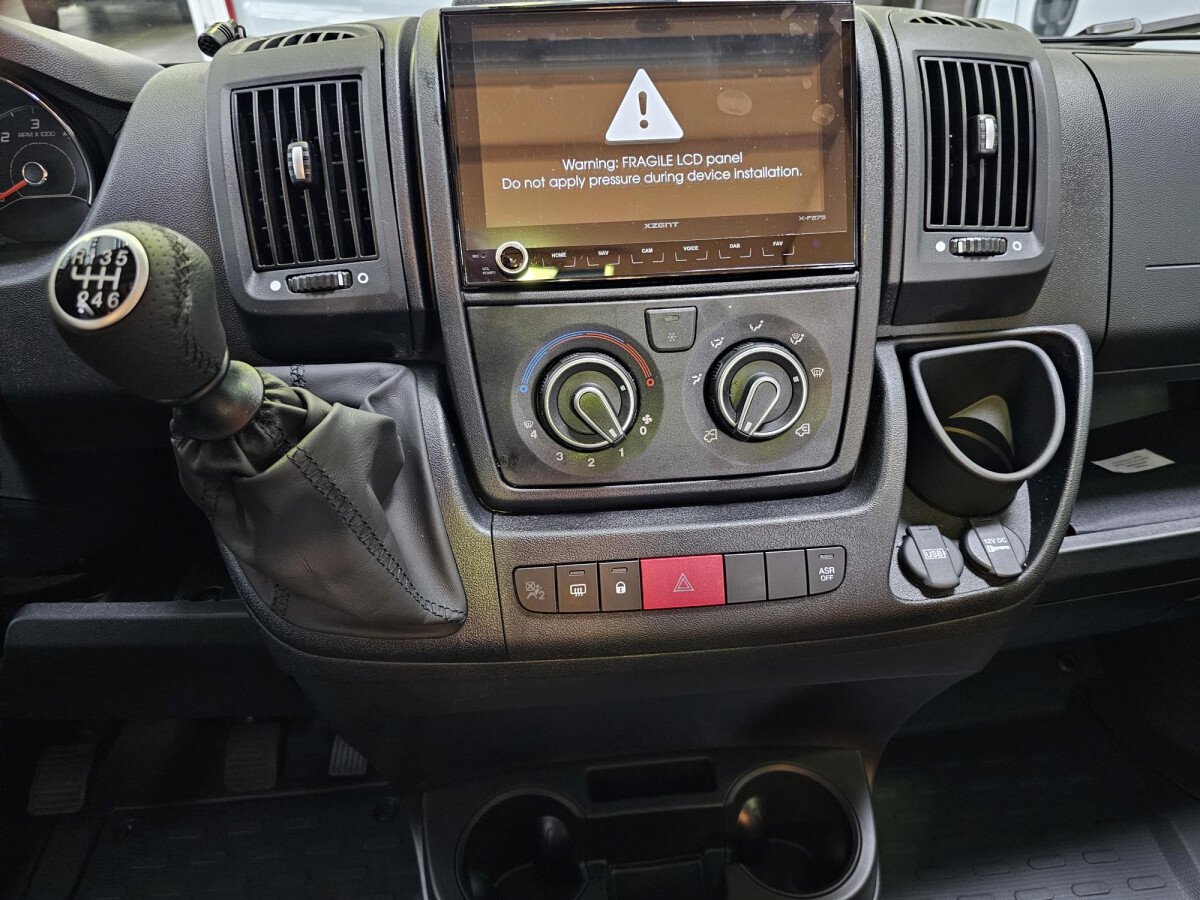 1681483819_6_Cockpit_2