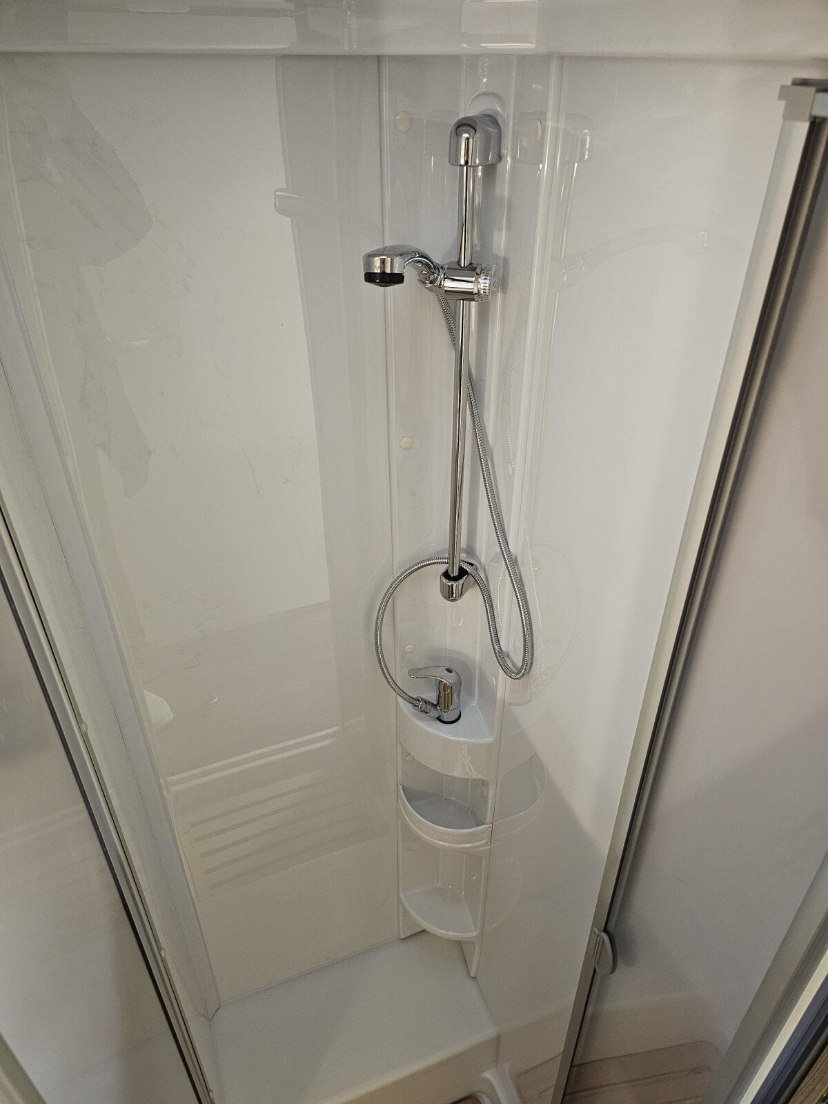 1681483822_11_Dusche