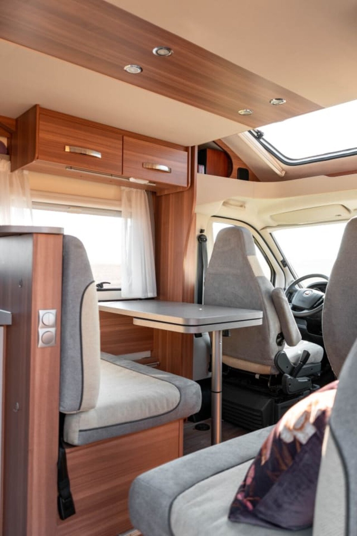 1683827264_camper-innentisch