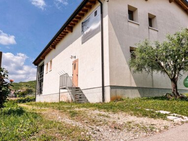 area per sosta su sterrato immersi nella vigna
Off-Road-Parkplatz mitten im Weinberg