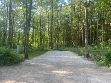 Stellplatz für Wohnmobil bis 6,5 m in ruhiger Waldlage direkt am Matthias Pilgerweg in der wunderschönen 