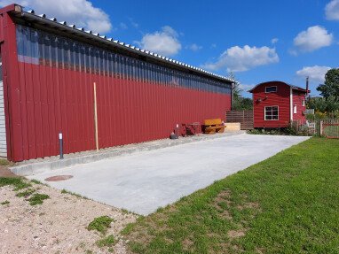 Stellplatz mit Sitzgelgenheit und Kräuterbeet