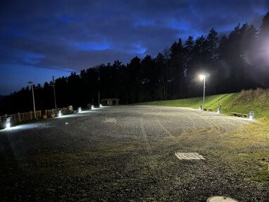 Platz im Dunkeln