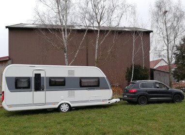 Ruhiger Stellplatz auf großer Wiese in Hofnähe